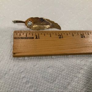 Vintage Gold Leaf with Simulated Pearl Pin Brooch